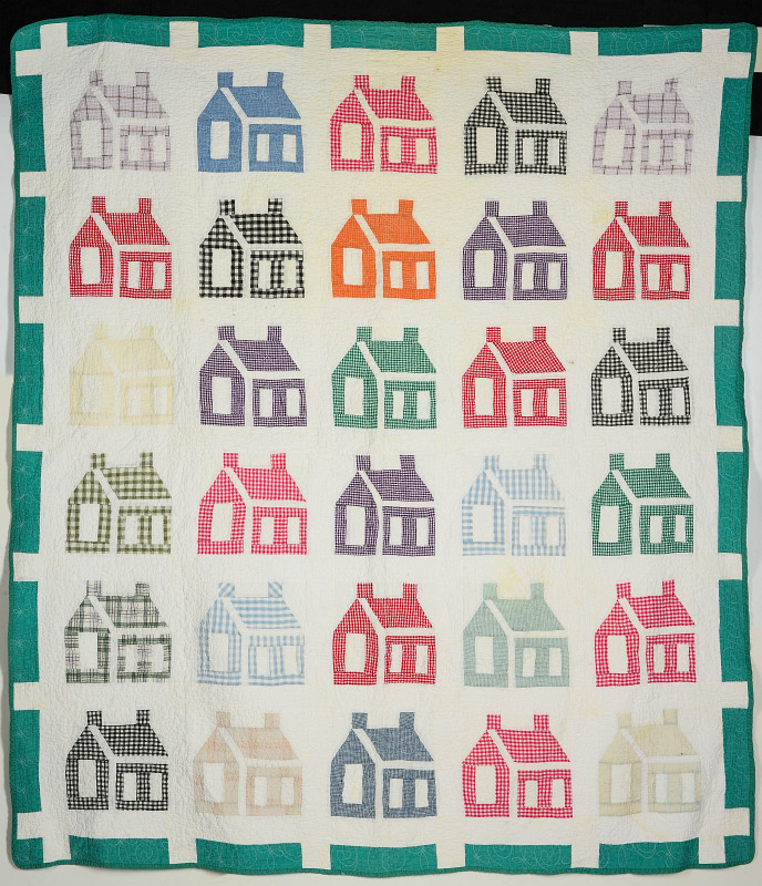 A VINTAGE 'SCHOOLHOUSE' PATTERN QUILT