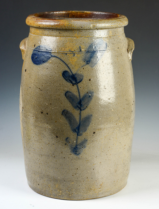 A 19TH C. AMERICAN BLUE DECORATED STONEWARE CHURN