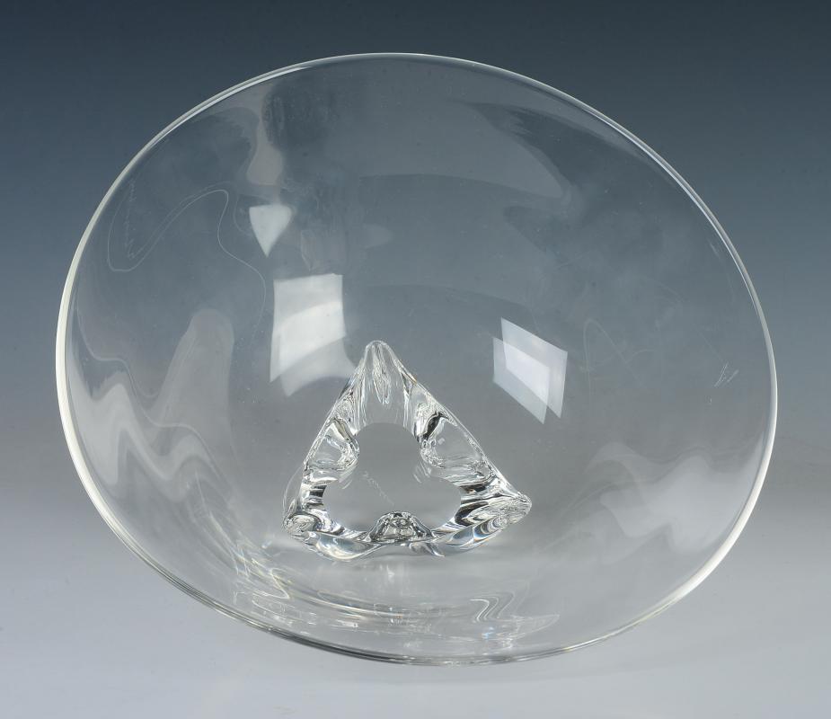 A DONALD POLLARD STEUBEN TRILLIUM ART GLASS BOWL 