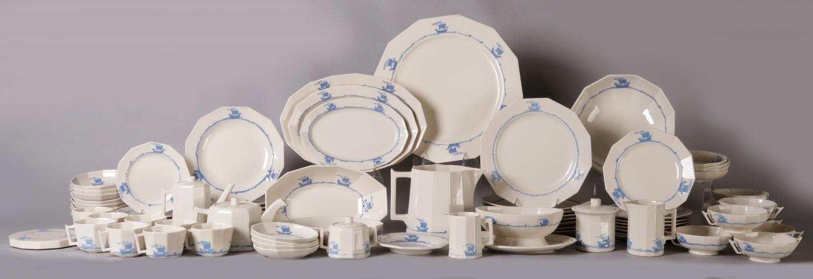 ROOKWOOD POTTERY 80-PIECE 'SHIP WARE'  DINNER SET