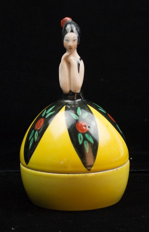 AN ART DECO FIGURAL PORCELAIN TRINKET BOX