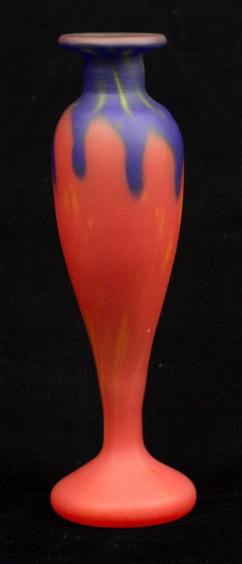 A 9.75-INCH ART GLASS VASE SIGNED SCHNEIDER