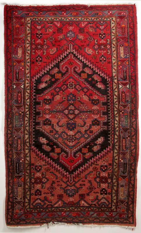 A MID 20TH C. PERSIAN HAMADAN SCATTER RUG