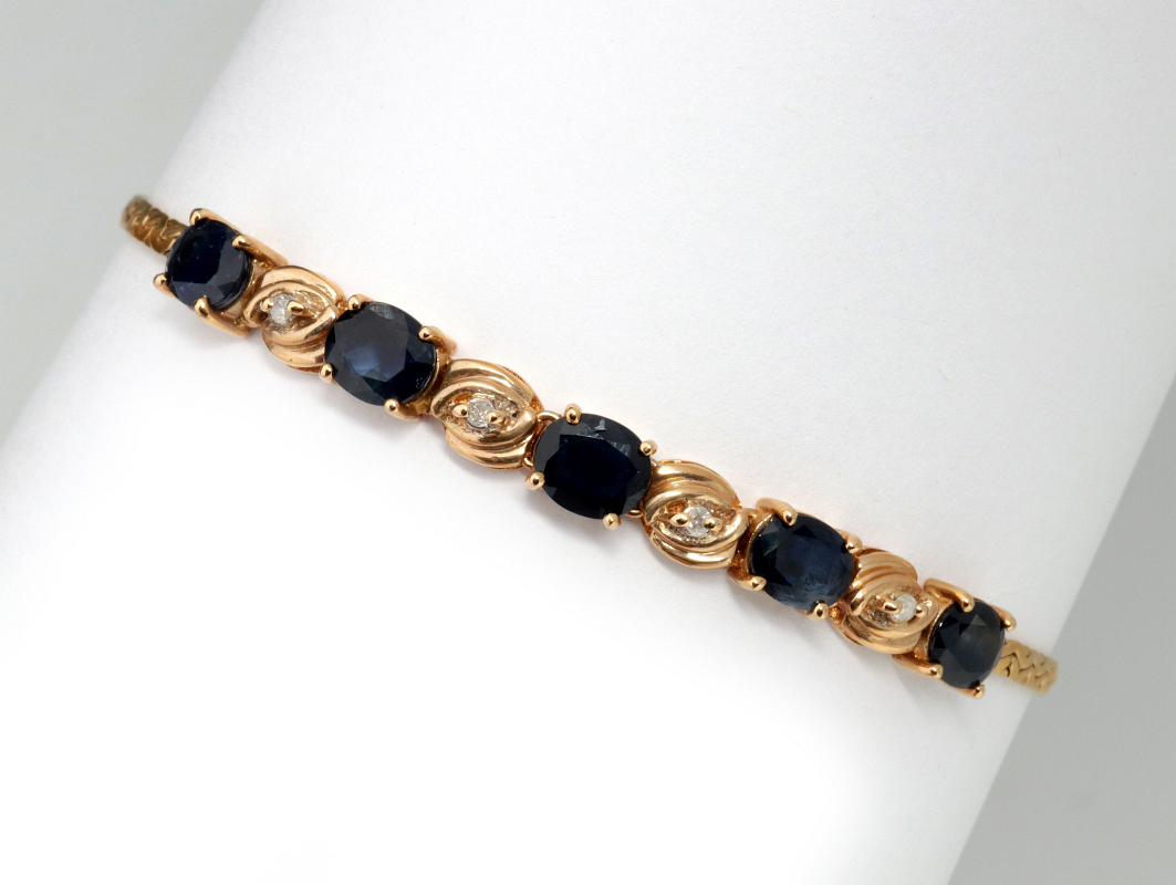 A 14K GOLD, SAPPHIRE AND DIAMOND BRACELET