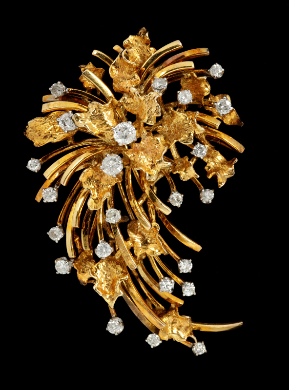 A FINE VINTAGE 18 KARAT GOLD DIAMOND SPRAY BROOCH