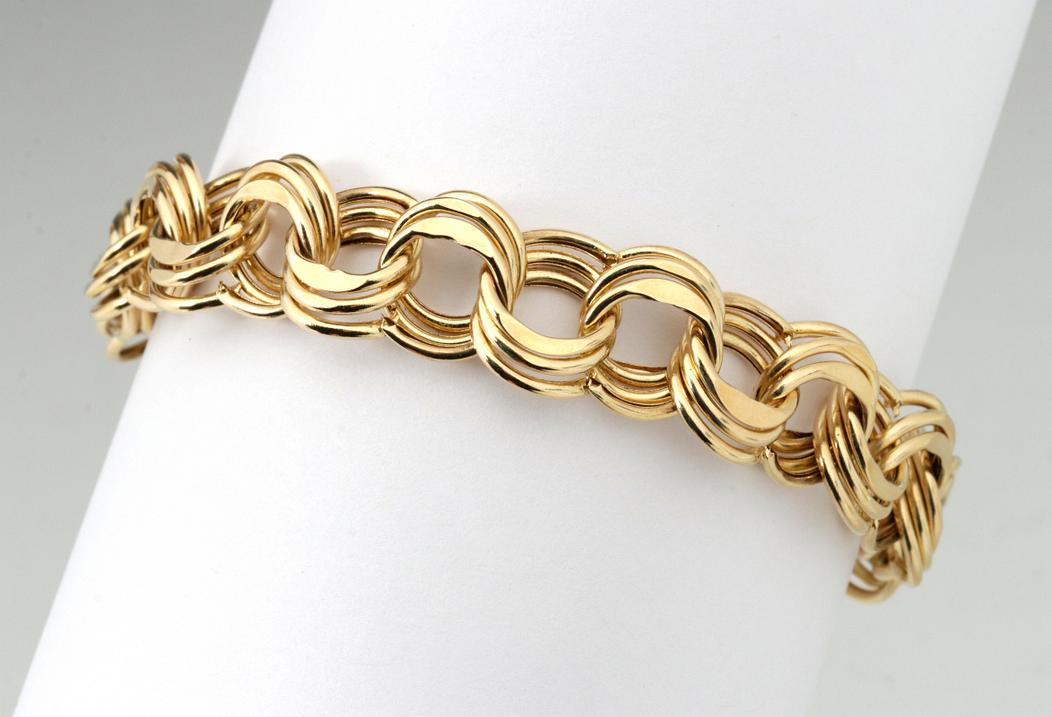 A 14K YELLOW GOLD FLATTENED TRIPLE LINK BRACELET