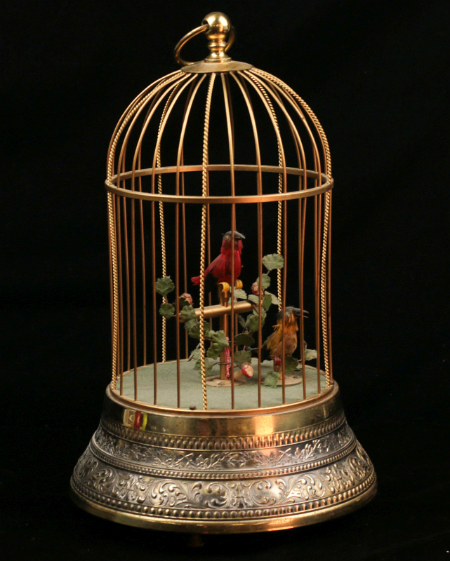 A CLOCKWORK SINGING BIRD AUTOMATON MUSIC BOX