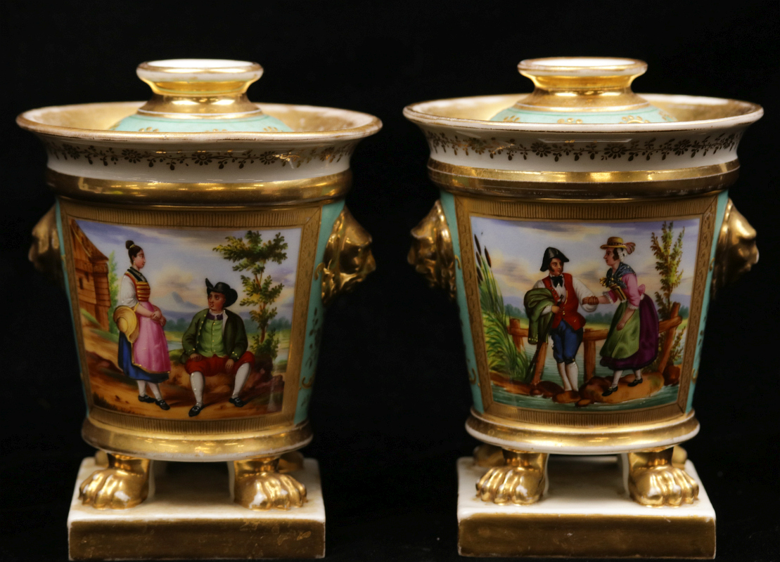 A NICE PAIR 19THC. OLD PARIS PORCELAIN POTPOURRI