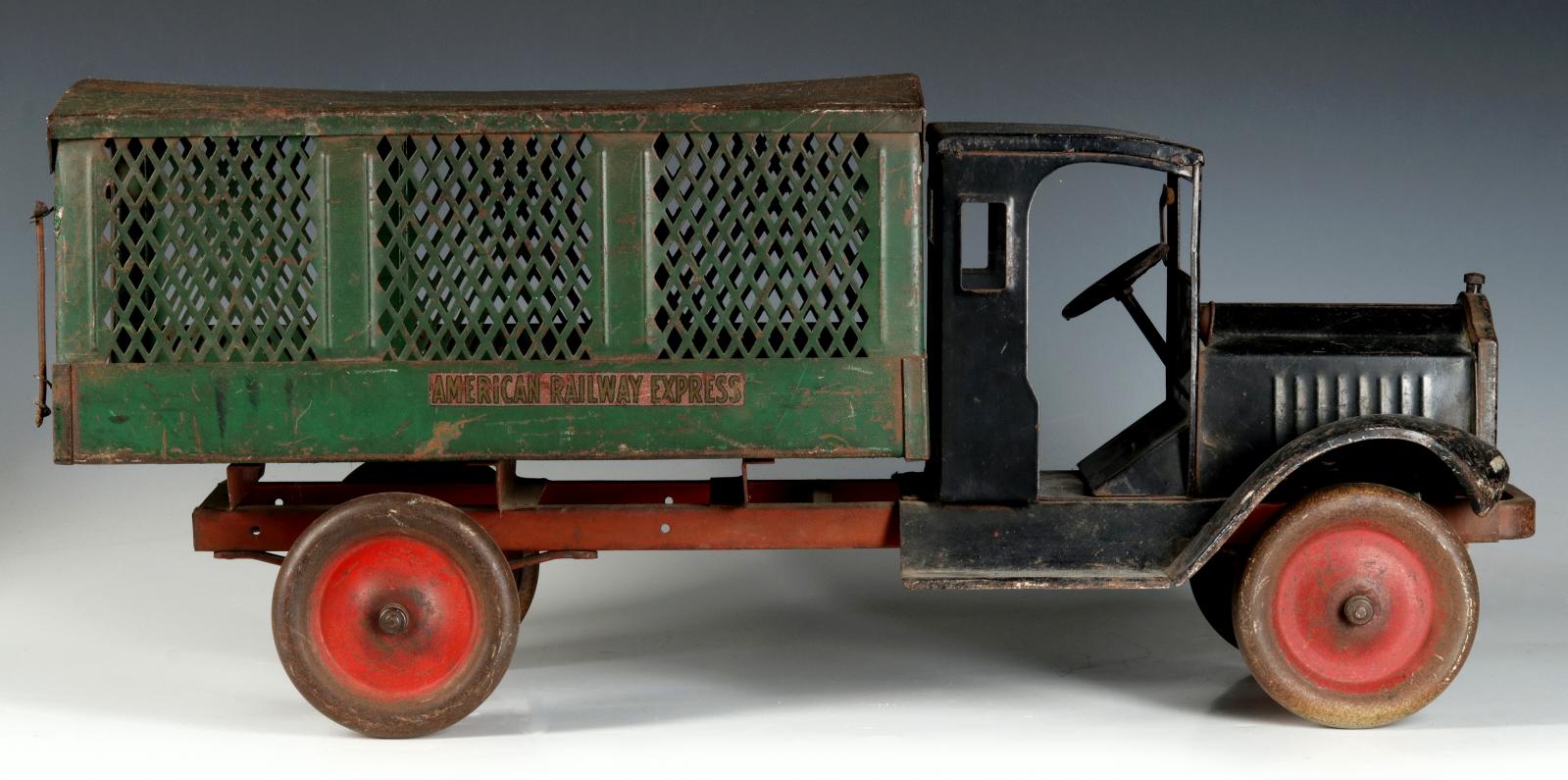 A KEYSTONE AMERICAN RAILWAY EXPRESS TRUCK C. 1920s