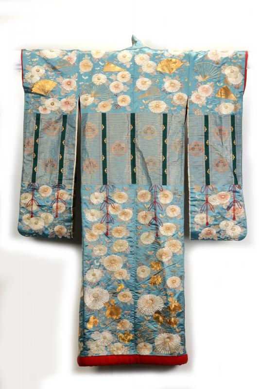 AN ELABORATE ANTIQUE JAPANESE KIMONO W/ EMBROIDERY