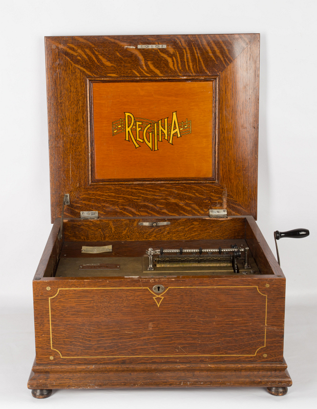 A REGINA COMPANY OAK CASE DISC MUSIC BOX