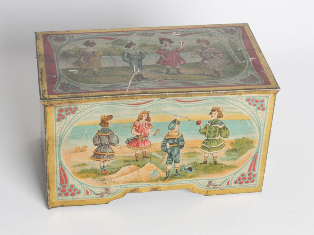A VICTORIAN TIN LITHO MUSIC BOX