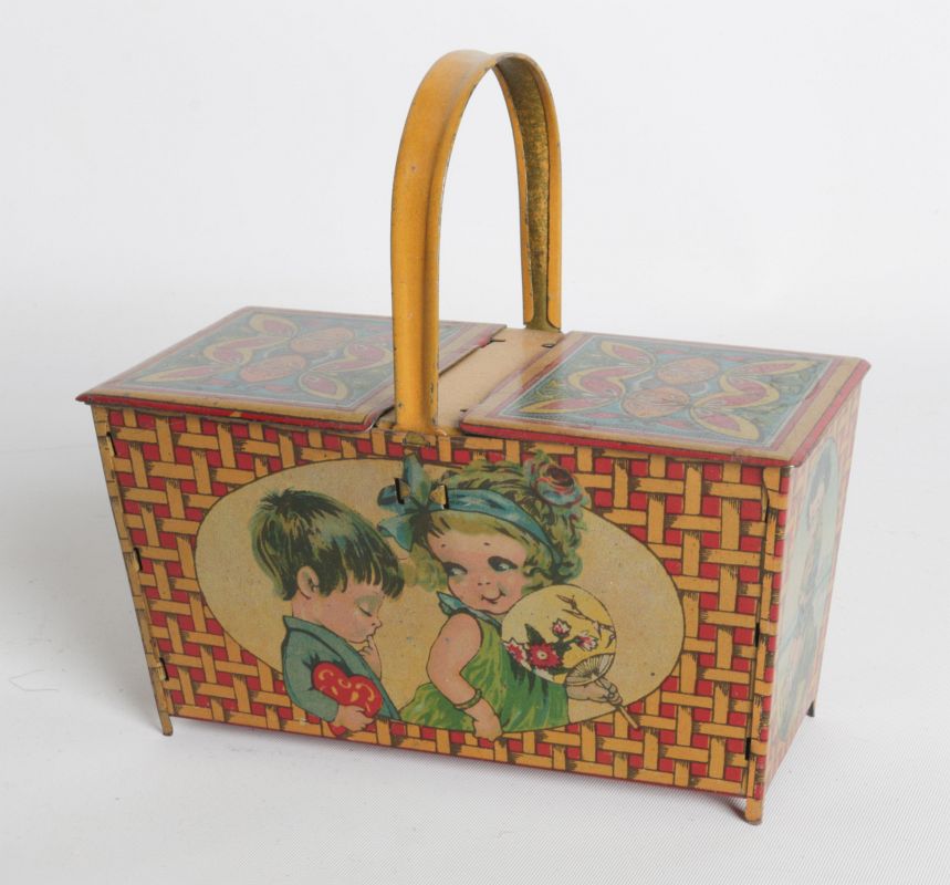 A 'PICNIC BASKET' CHILD'S TIN LITHO LUNCH TIN