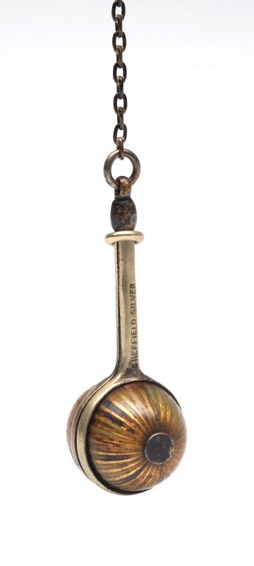 A SMALL SILVER PLATE AND ENAMEL VINAIGRETTE