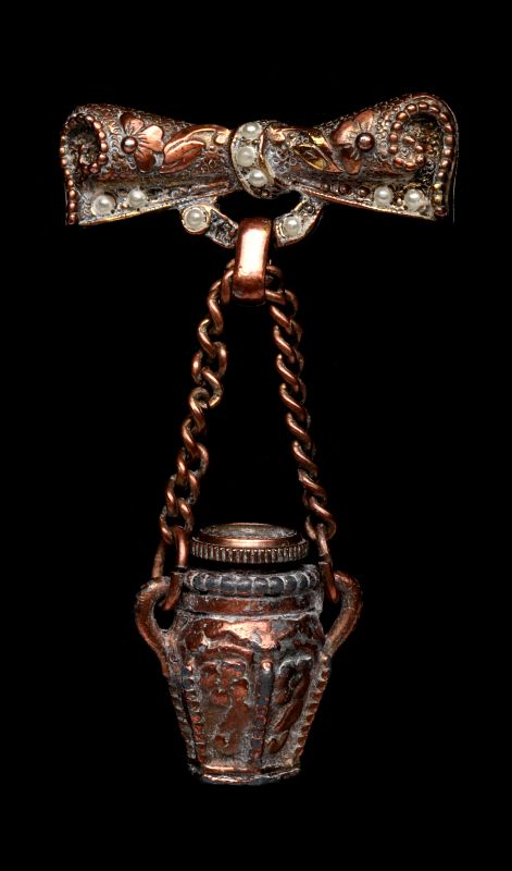 A VINTAGE PERFUME BROOCH