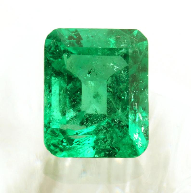 A LOOSE 3.15 CARAT COLUMBIAN EMERALD WITH GIA ANAL