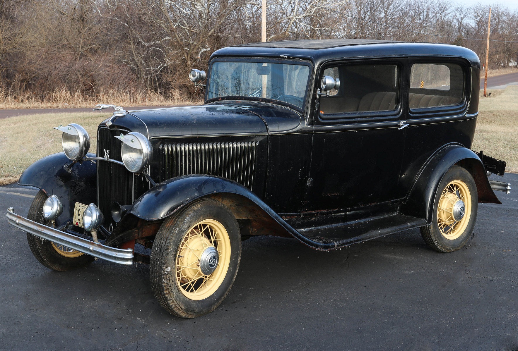 A 1932 FORD TWO DOOR COACH