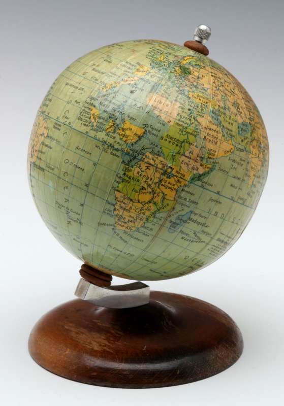 A MID 20TH C. GERMAN DESKTOP TERRESTRIAL GLOBE