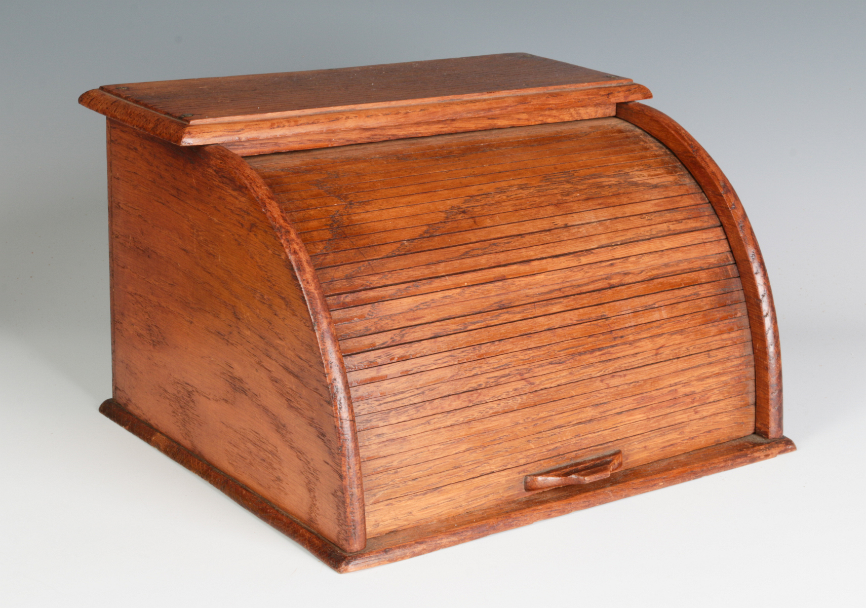 A CIRCA 1900 TABLE TOP CABINET WITH ROLL FRONT