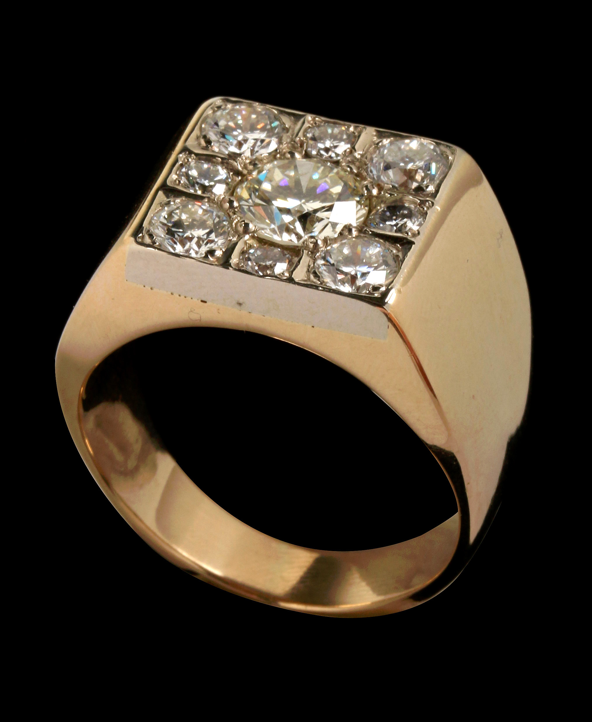 A 14K GENT'S DRESS RING WITH 1.4 CARAT DIAMOND