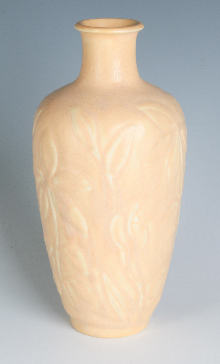 A 1934 ROOKWOOD ART POTTERY VASE