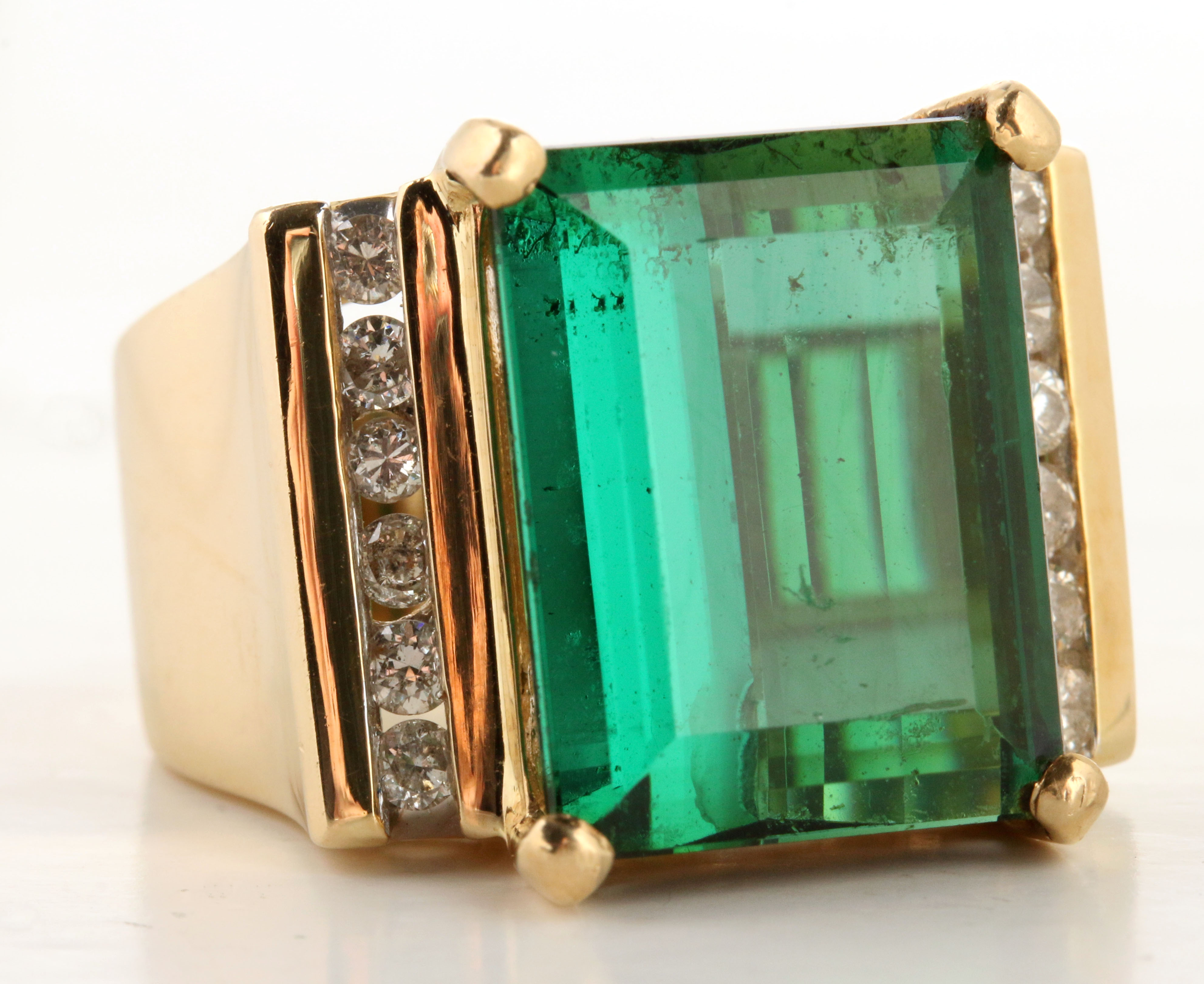 A 14K DEEP GREEN TOURMALINE AND DIAMOND COCKTAIL R