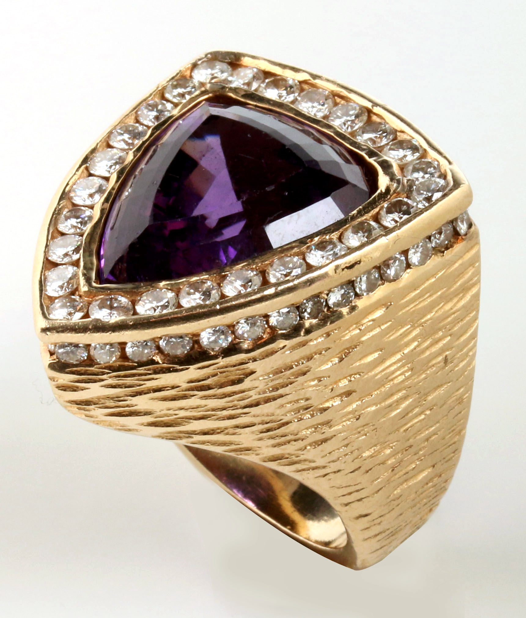 A LARGE HEAVY GENT'S TRILLION CUT AMETHYST & DIAMO