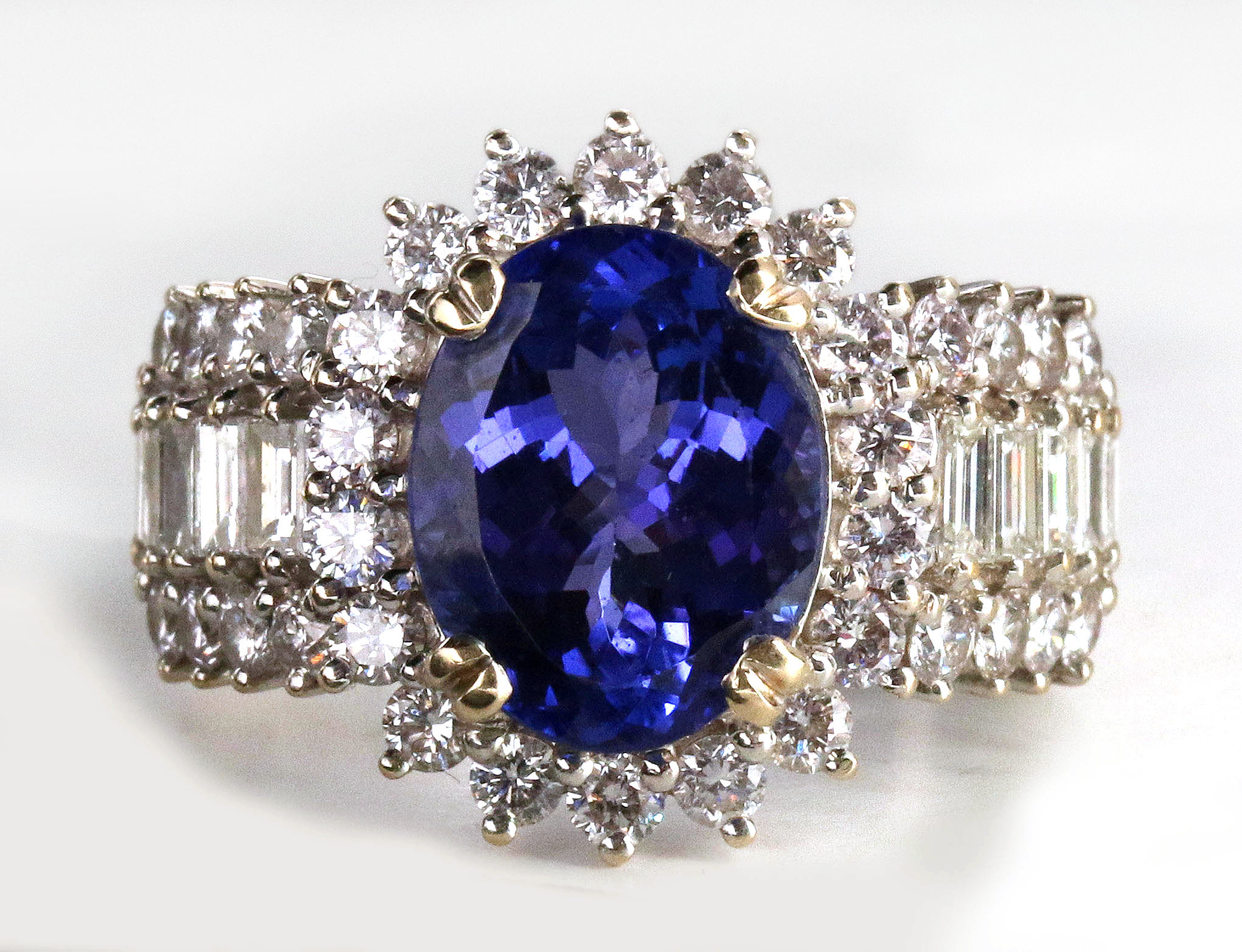 A FABULOUS 18K DIAMOND & BLUE TANZANITE COCKTAIL R