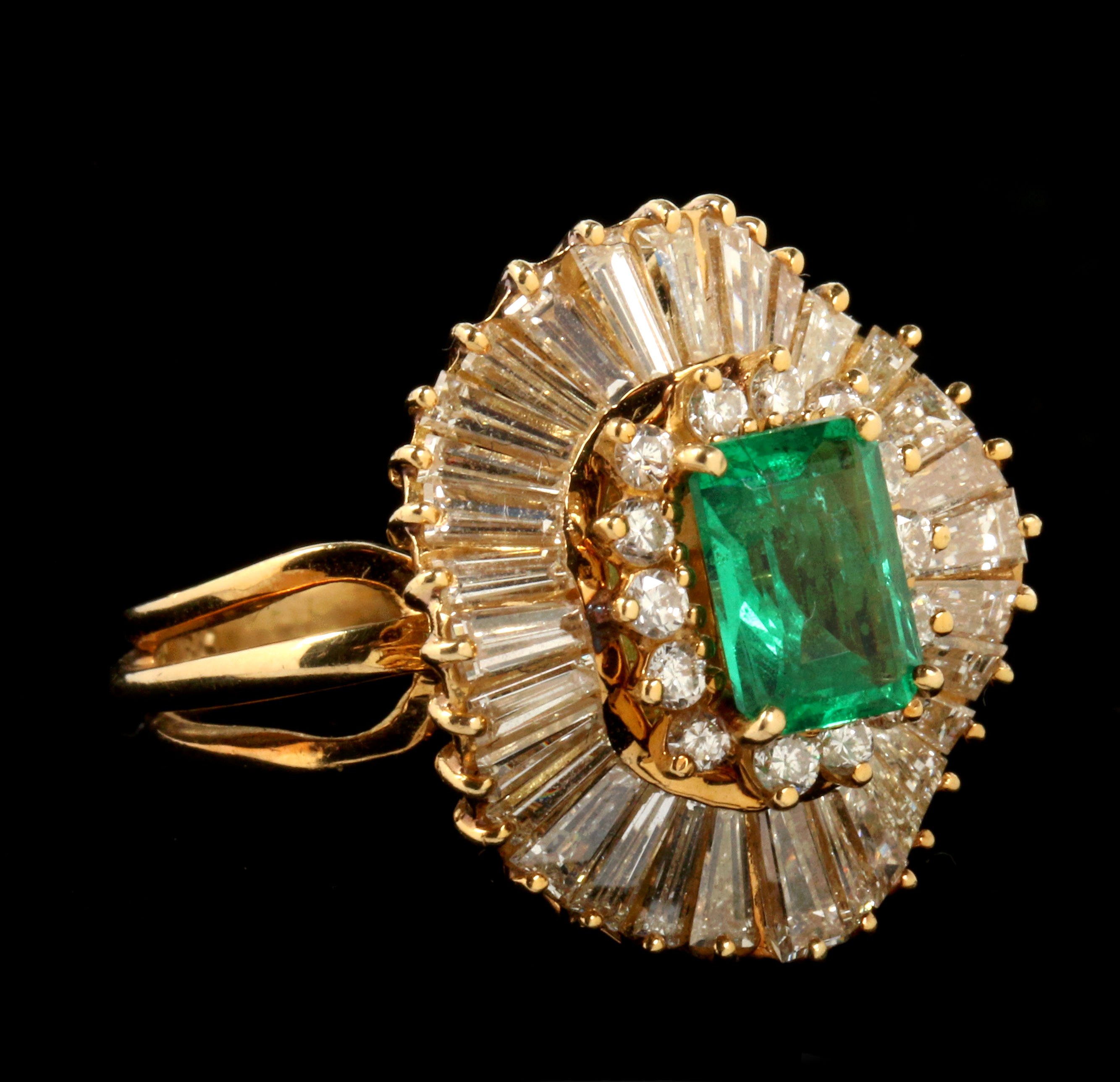 A CHIVOR MINE EMERALD AND DIAMOND 18K COCKTAIL RIN