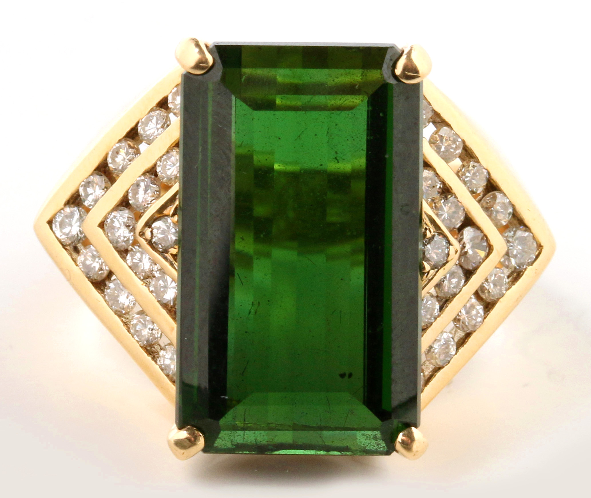 A 14K BRAZILIAN TOURMALINE AND DIAMOND FASHION RIN