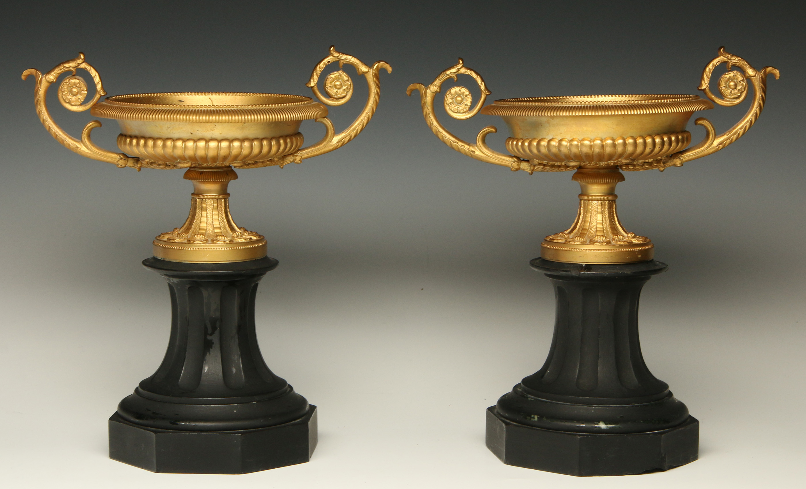 A PAIR OF LATE 19TH CENTURY ORMOLU AND SLATE TAZZA