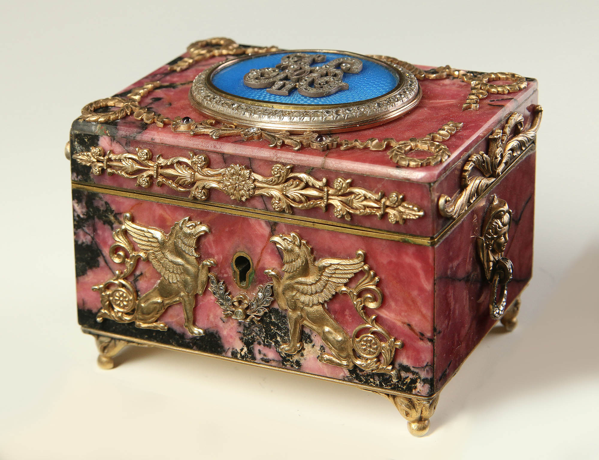 AN EARLY 20TH C. RUSSIAN JEWELED RHODONITE BOX