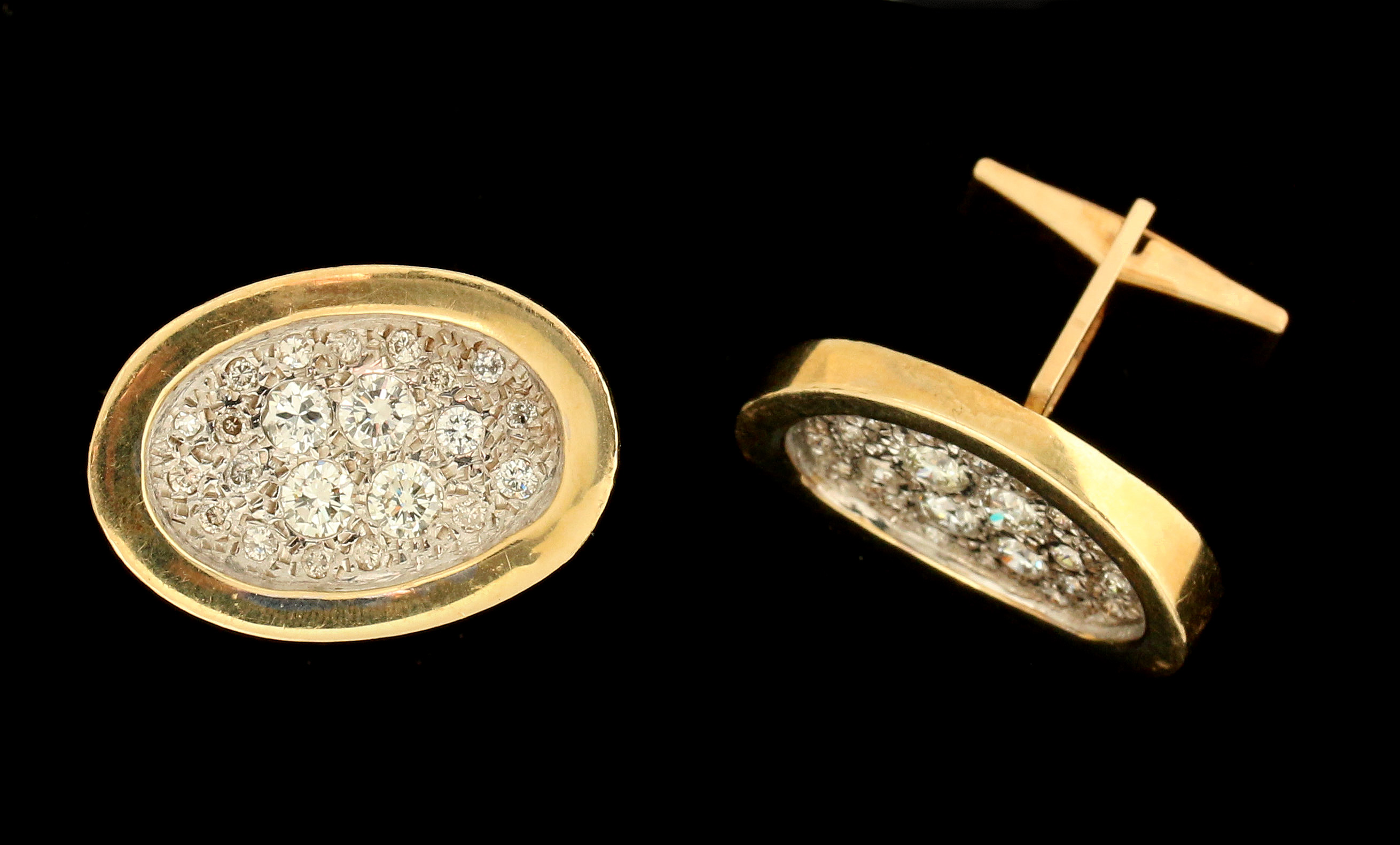 A PAIR 14K DIAMOND CUFFLINKS APPROX 2 CARATS TOTAL