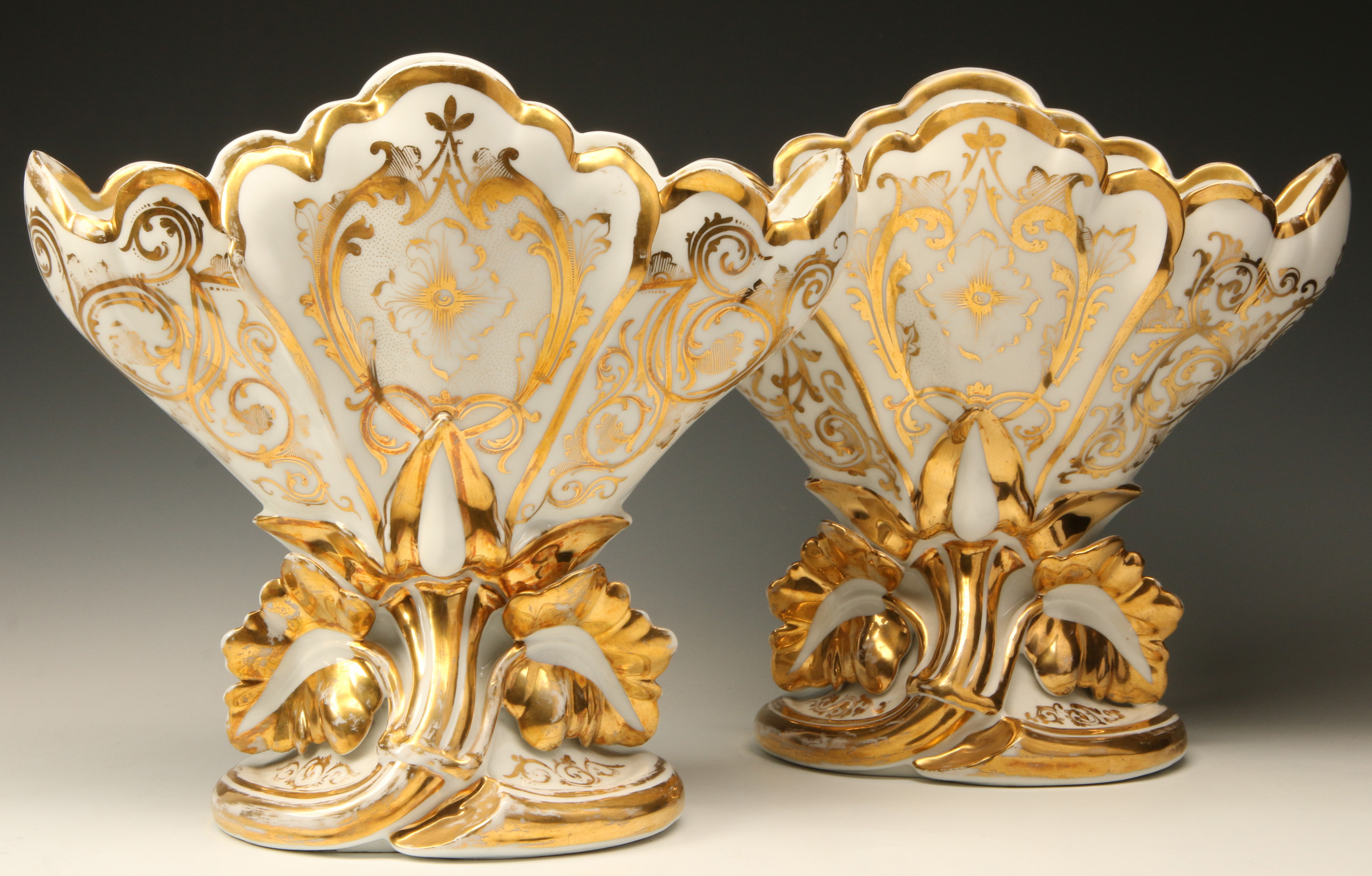 A PAIR OF 19TH CENTURY OLD PARIS PORCELAIN VASES