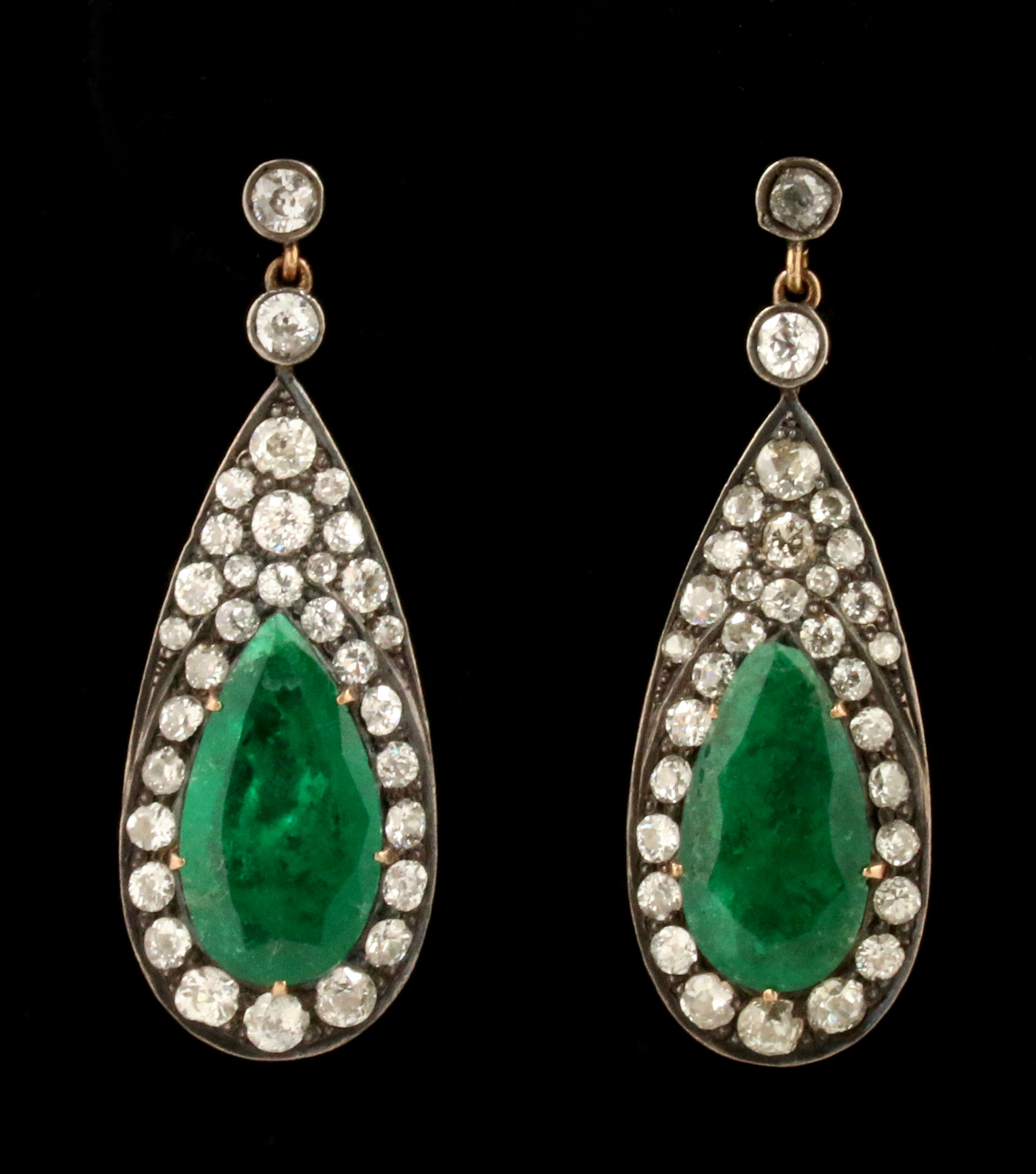 A PAIR OF GEORGIAN DIAMOND AND EMERALD EARRINGS