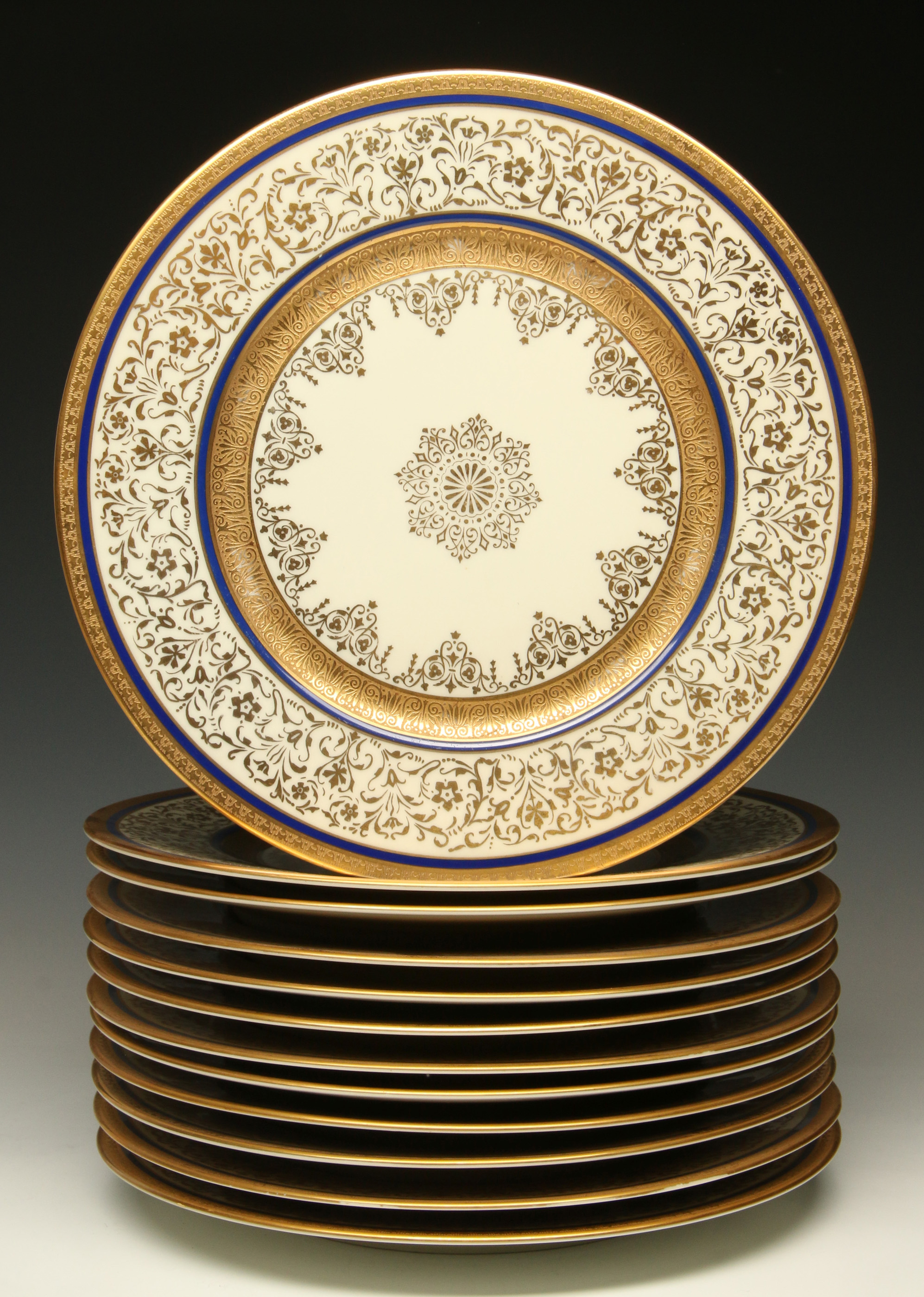 A SET TWELVE CZECHSLOVAKIA PORCELAIN SERVICE PLATE