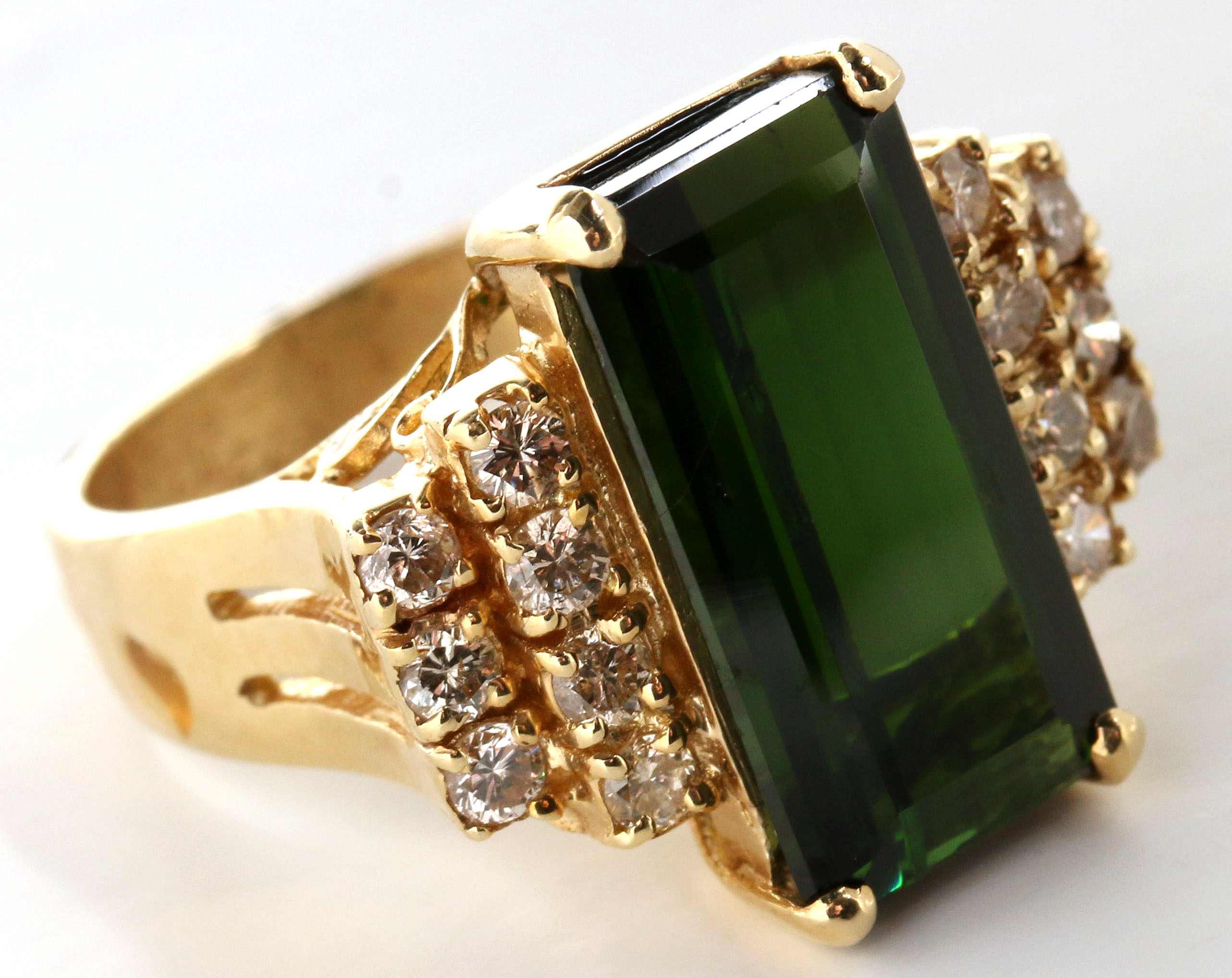 A 14K BRAZILIAN TOURMALINE AND DIAMOND COCKTAIL RING