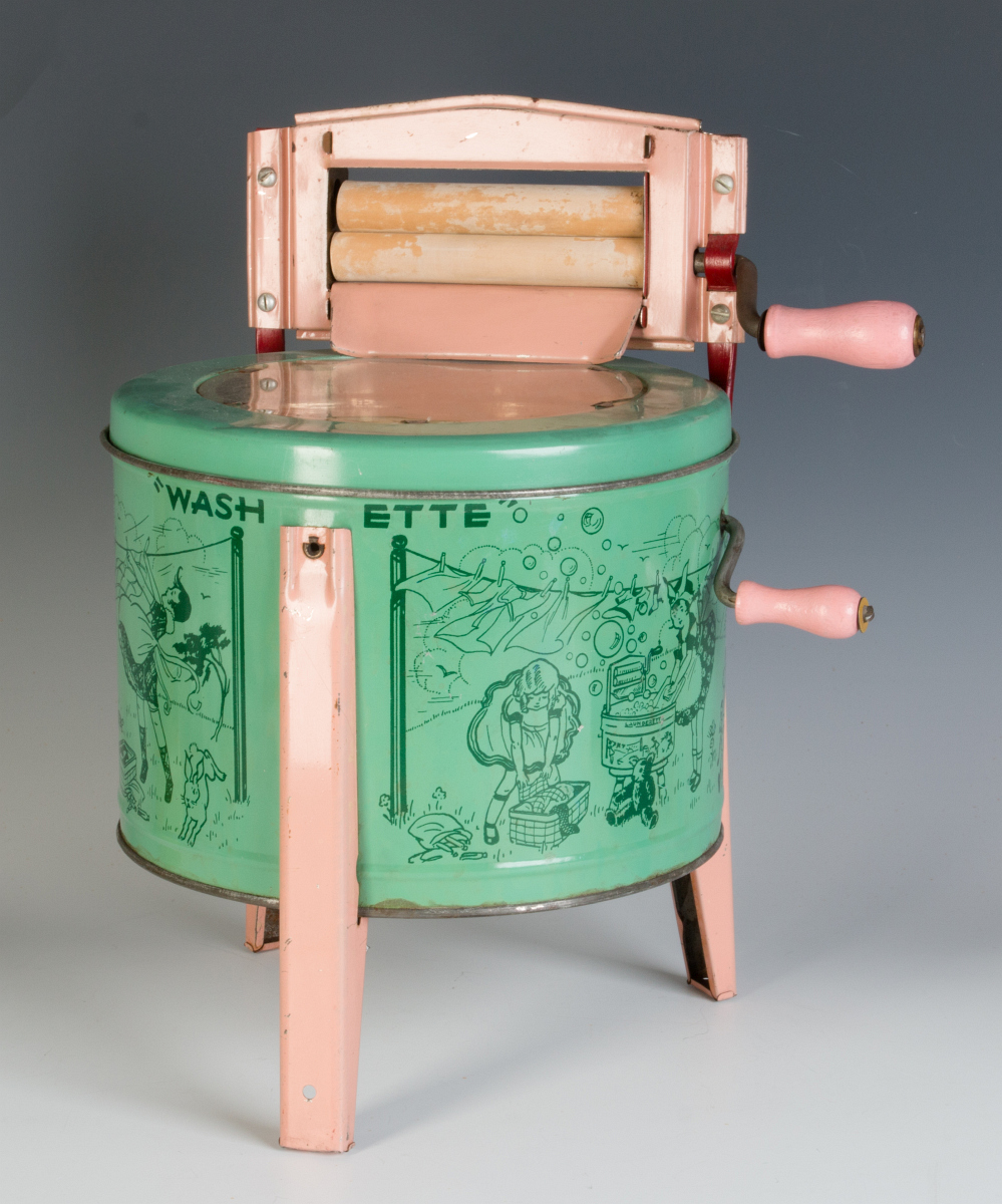 THE 'WASHETTE' TIN LITHO TOY WASHING MACHINE