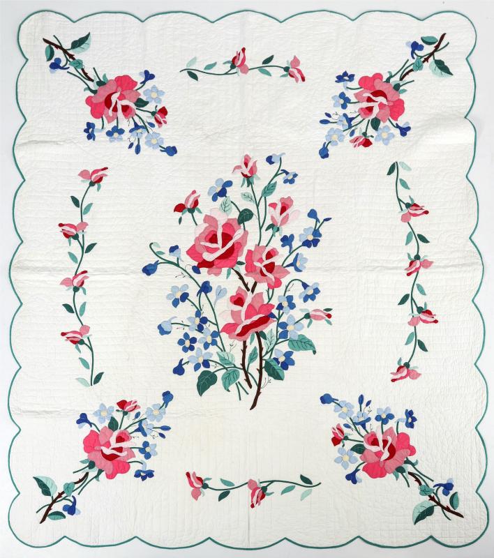 A NICE VINTAGE FLORAL APPLIQUE QUILT