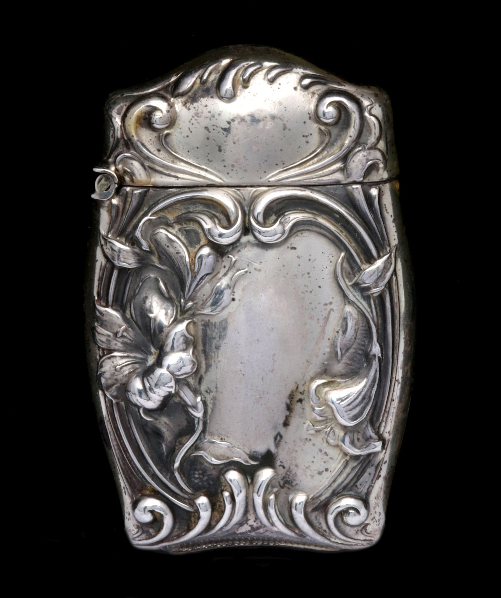 AN ART NOUVEAU STERLING SILVER MATCH SAFE