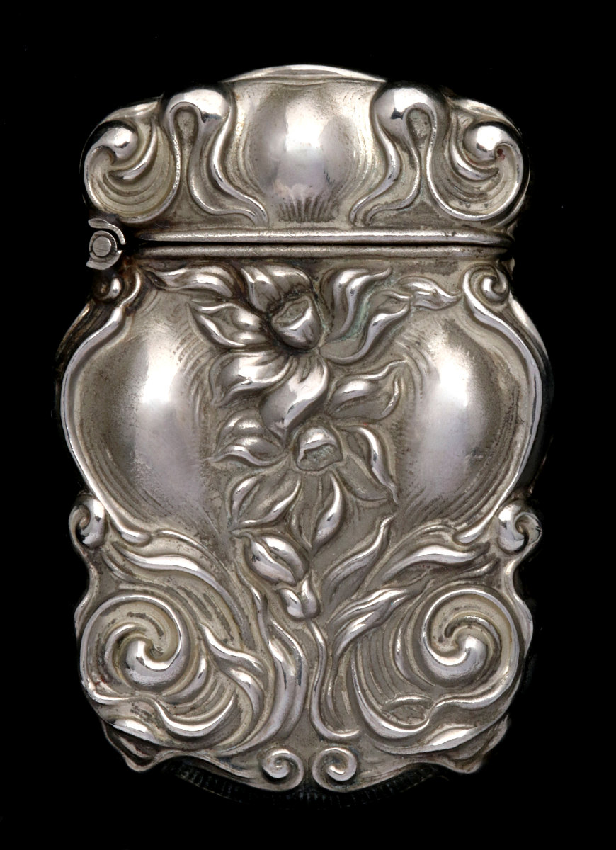 AN ART NOUVEAU STERLING SILVER MATCH SAFE