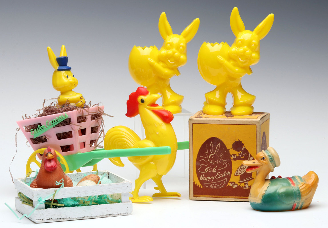 A COLLECTION OF VINTAGE PLASTIC EASTER NOVELTIES