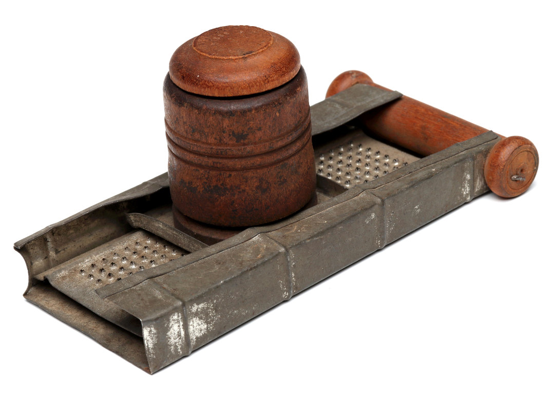 AN ANTIQUE NUTMEG GRATER