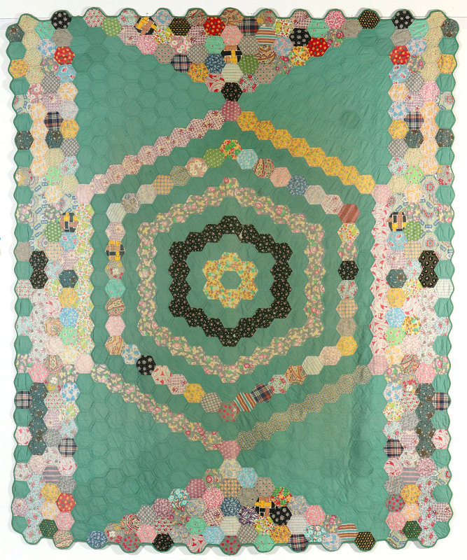 A VINTAGE 'MOSAIC' HEXAGON QUILT