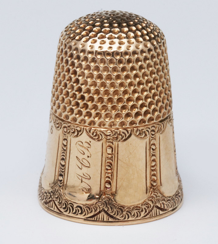 AN ORNATE J. E. CALDWELL & CO 14K GOLD THIMBLE