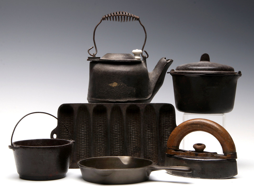 WAGNER WARE MINIATURE CAST IRON COOKWARE SAMPLES