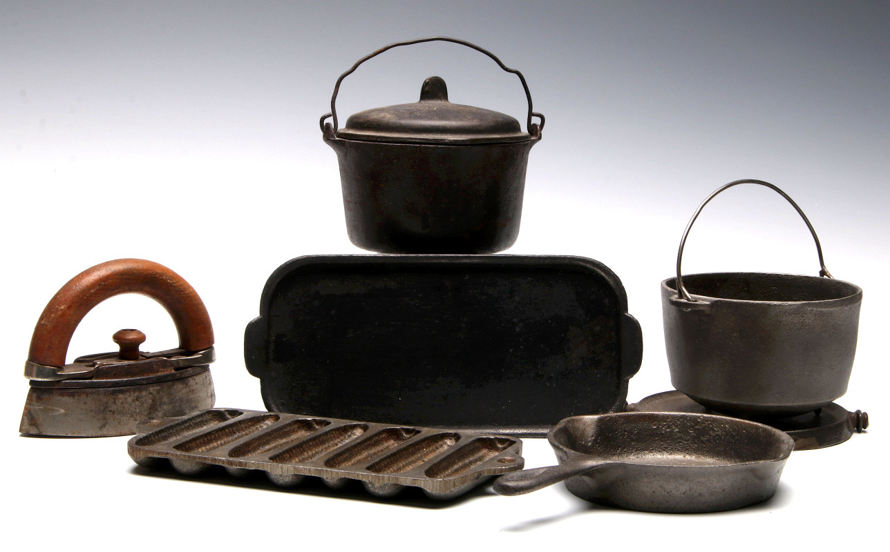 WAGNER WARE MINIATURE CAST IRON COOKWARE SAMPLES