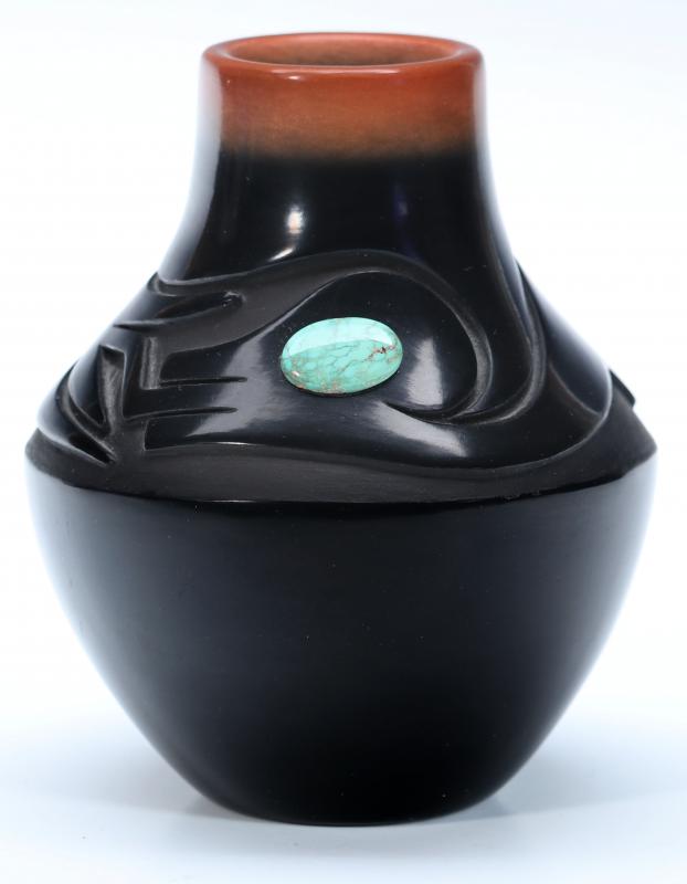 DORA TSE-PE (B. 1939) SAN ILDEFONSO POTTERY VASE