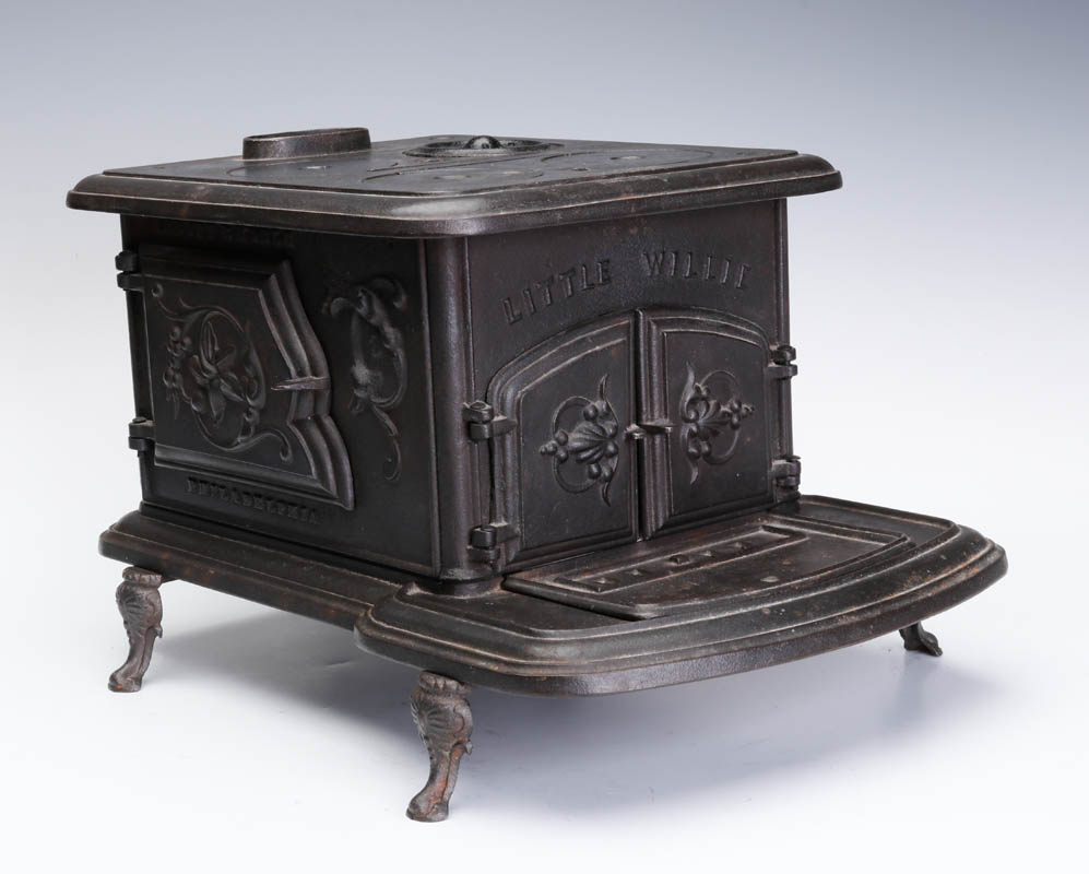 AN ABBOTT & NOBLE 'LITTLE WILLIE' CAST IRON STOVE