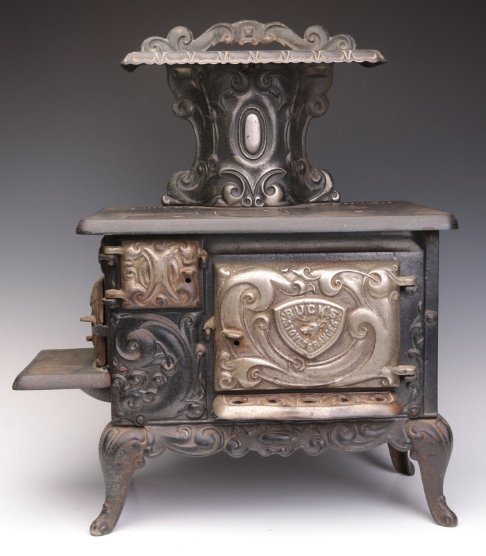 A BUCKS STOVE AND RANGE CO. MINIATURE SAMPLE STOVE